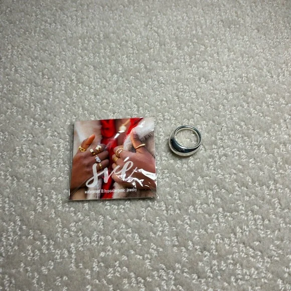 Silver Ring - Picture 1 of 4